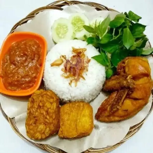 Nasi Ayam Goreng + Tahu Tempe | LALAPAN BU IIN