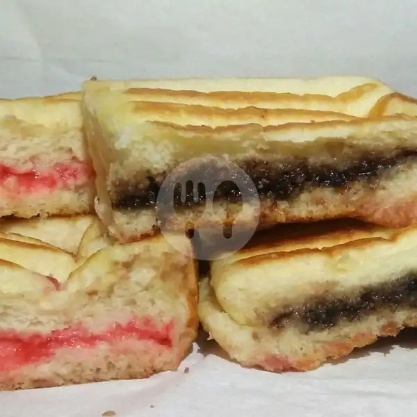 Coklat Strawberry | Roti Bakar Bandung 78, WR Supratman