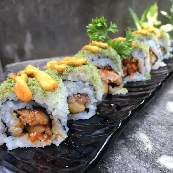 Spicy Smoked Tuna Roll (+topping) | Beli Sushiku