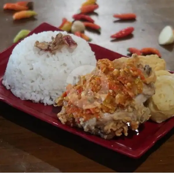 Ayam Geprek +Nasi +Tahu Crispi | Es Teler Mak Uklik 