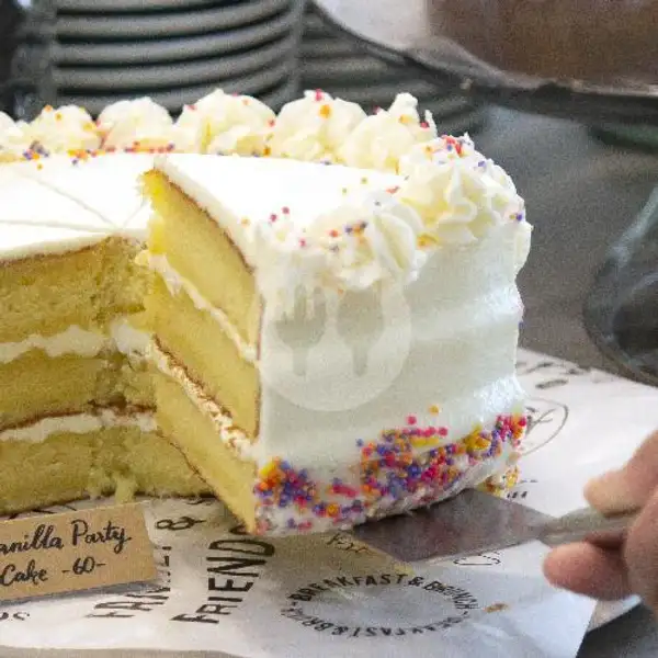 Vanilla Party Cake (Slice) | Anchor Cafe & Roastery, Dermaga Sukajadi