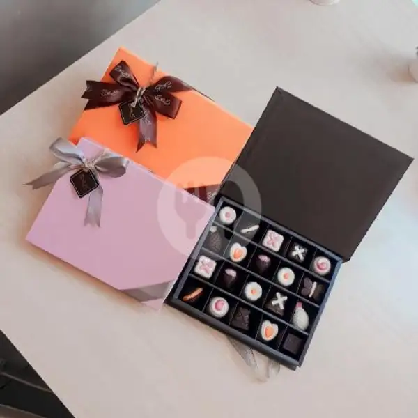 Egra Box With 20 Chocolate Pralines | Toko Coklat, Cimanuk