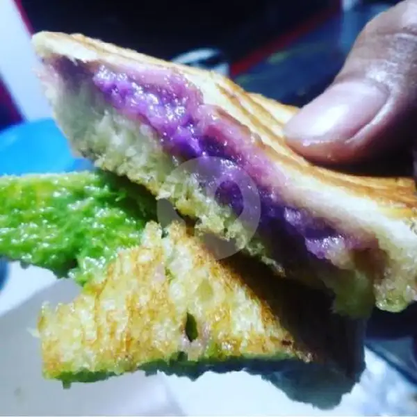 Grentea Crunchy - Nanas | Roti Bakar Ku, Kartasura