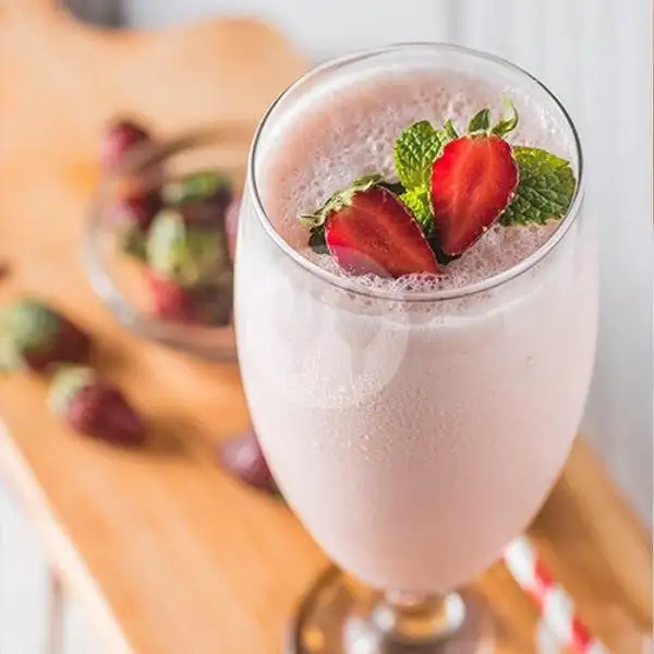 Strawberry Milkshake | Excelso Cafe, Vitka Point Tiban