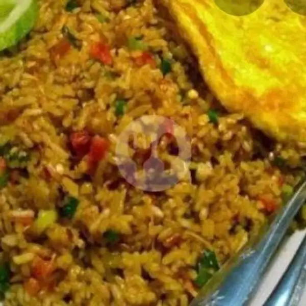 Nasi Goreng Merah + Telur Dadar + Ayam Suir | Tape Lestari, Kompleks Hasanuddin
