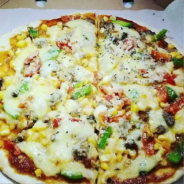 Pizza Cheese Lover Medium | Black and White Renon, Denpasar