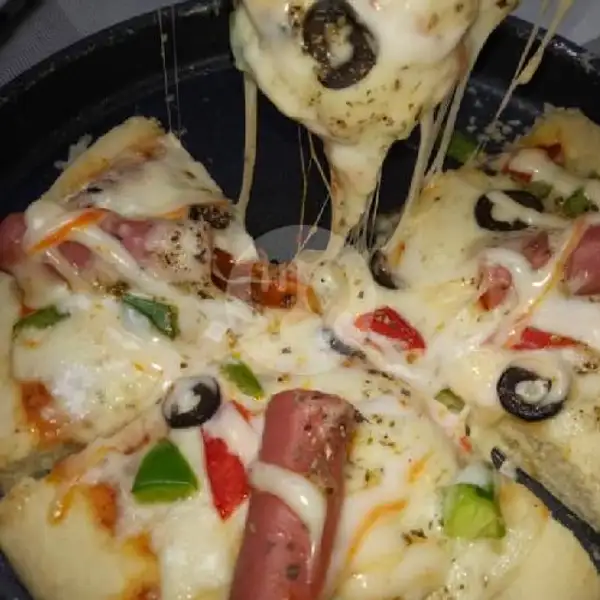 Pizza Sacillia Size M (6 Sossis) | Pizza Ozora, Gundih