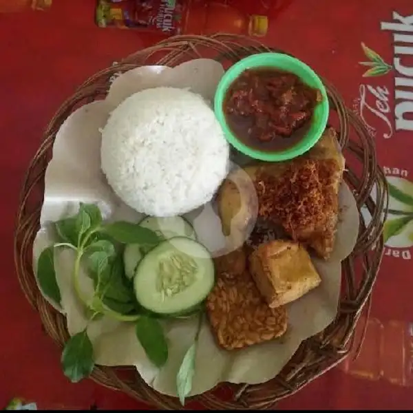 Ayam Penyet | Warung Sunda Ayyu Queen, Puri Selebriti Residence