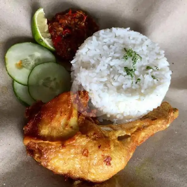 Ayam Penyet + Nasi | Es Kelapa Muda Herman, Medan Marelan