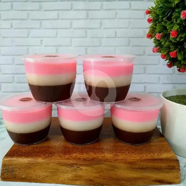 Puding Neopolitan Cup | Yummy Cake & Bakery, Beteng 88