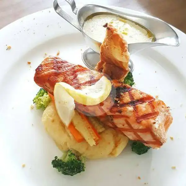 Grill Salmon | Herb And Spice Café & Resto, Pasirkaliki