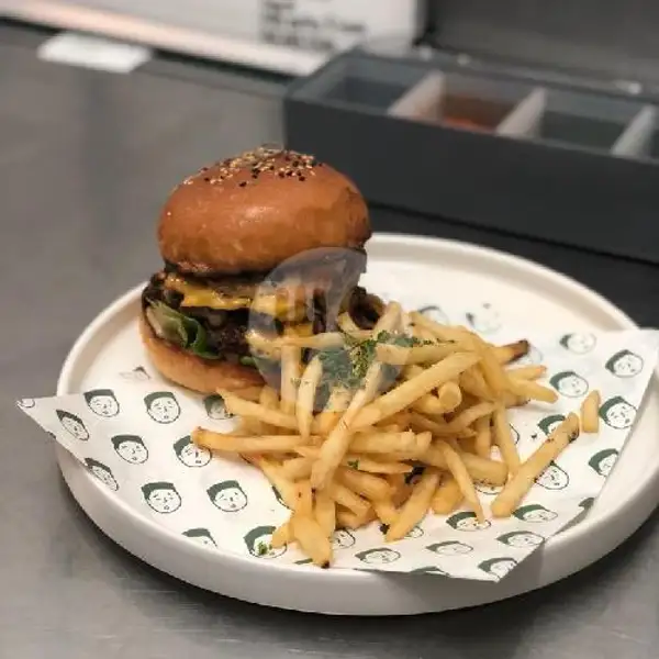 Double Decker Beef Burger | Fat Boy Club Kitchen And Coffee, Greenland Batam