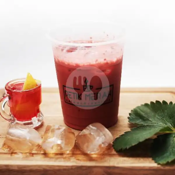 Ice Red Velved Latte | Petik Merah Cafe & Roastery, Depok