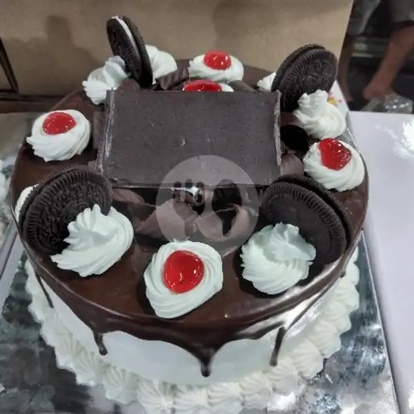 Siram Cokelat Toping OREO uk 20 Free Lilin | Kue Ulang Tahun Adeliaa Bakery, Pasar Senen Raya