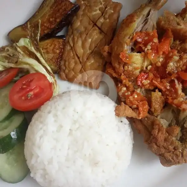 Nasi Ayam Greprek Plus Lalap | Kedai Rawon Dan Rujak Cingur Cak Nat, Gondokusuman