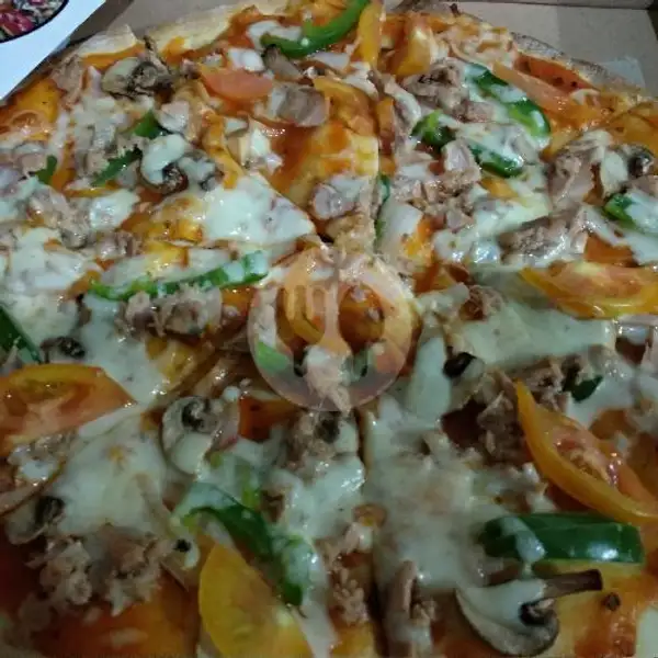 Pizza Tuna (thunnus)( 28cm) | Oregano Kitchen, Canggu