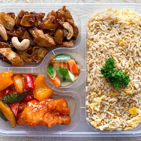 Nasi Goreng Putih dengan Ayam Kungpao dan Dori Asam Manis | XO Cuisine, Mall Tunjungan Plaza