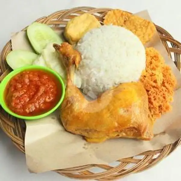 Nasi Ayam Goreng | Orange Kitchen, Seturan