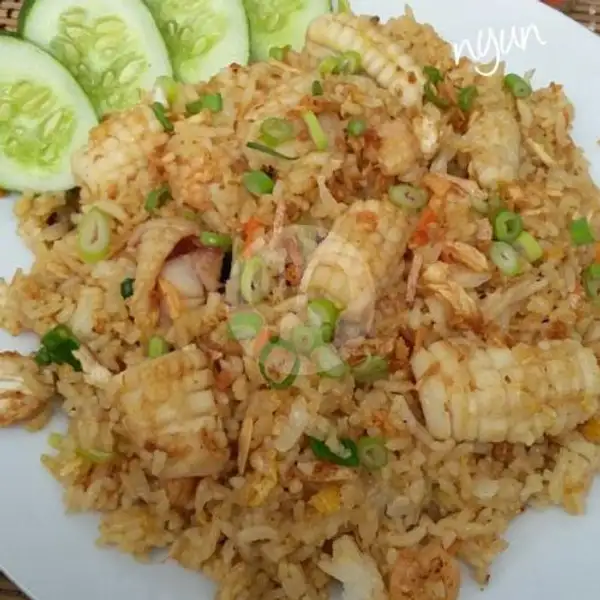 Nasi Goreng Cumi + Lalapan | Seafood Eka Putri, Bumi Kencana