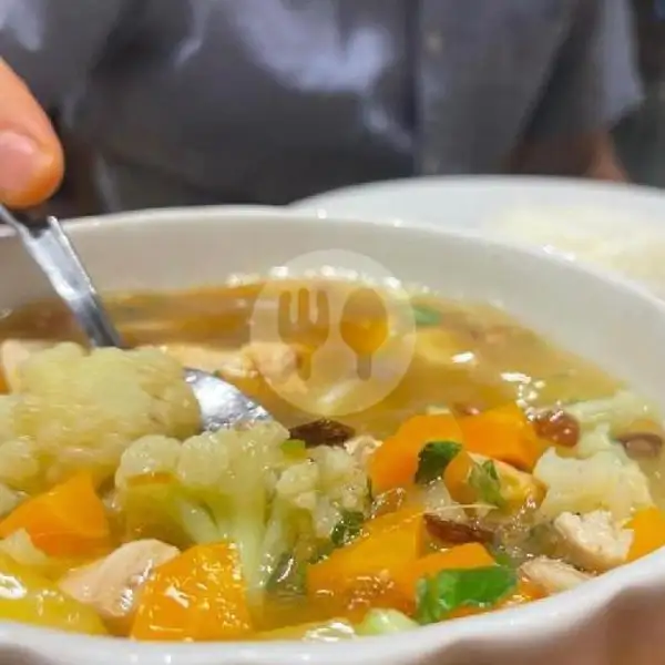 SOP Ayam | Uncle Loe Cafe dan Resto, Merbau
