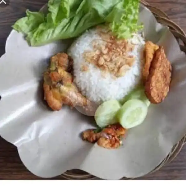 Nasi Liwet Ayam Goreng | Saung Singgah Ma Iis, Kedawung