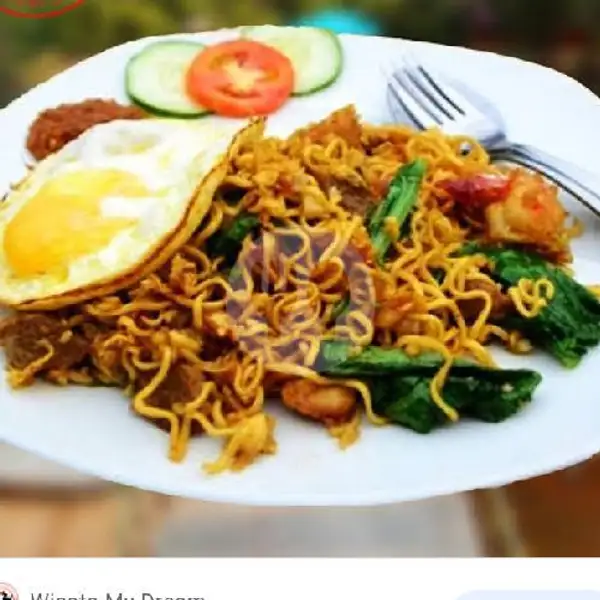 Indomie Goreng + Telur Mata Sapi + Sosis | Nasi Goreng Kambing, Pelita
