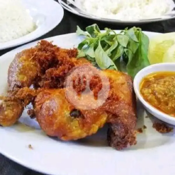 ayam goreng + nasi | Bebek Sinjaya Kuripan, Banjarmasin Timur