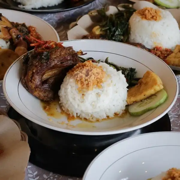 Ayam Kampung Goreng + Nasi | Ayam Goreng Nelongso, Dukuh Kupang