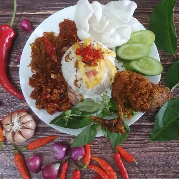 Nasi Uduk + Ayam Serundeng | Maknyus Kitchen, Jendral Sudirman