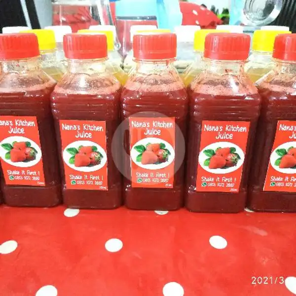 Jus Buah Strawberry | Nana's Kitchen, Sukmajaya