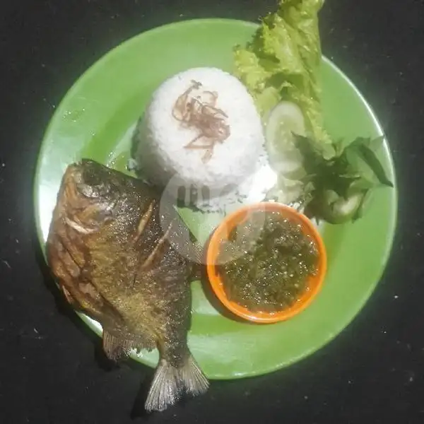 Ikan Bawal Goreng + Nasi | Ayam Bakar Pondok Pratiwi, Kebon Kacang