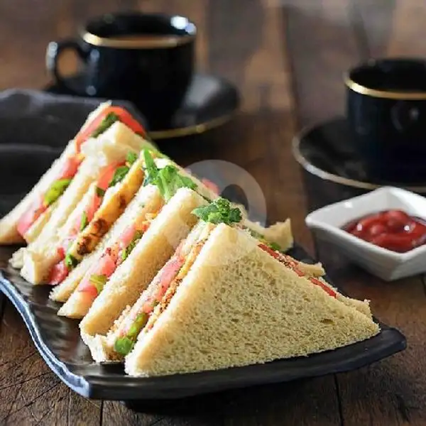 Beef Sosis Sandwich | Uncle Loe Cafe dan Resto, Merbau