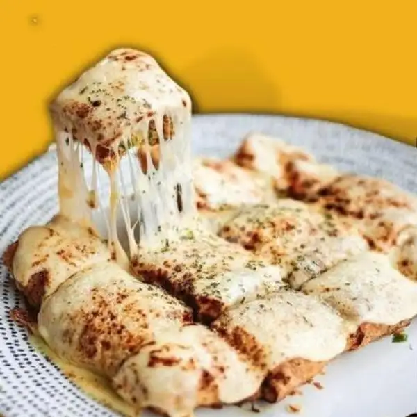 Martabak Telor Sapi Rendang With Mozzarella And Sausage | Martabak Telor Iskandar Muda
