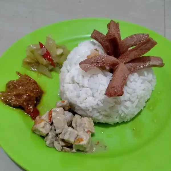 Nasi Campur Sosis | Warung Makan Sosro Sudarmo, Nongsa