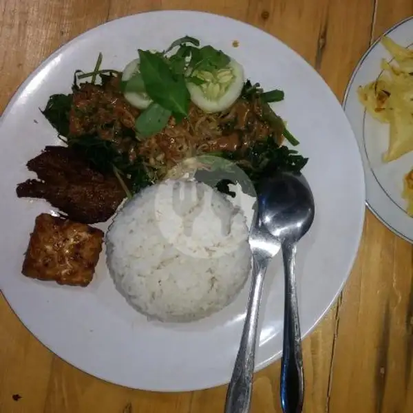 Nasi Pecel Daging Sapi Empal | Ayam Bakar & Pecel Sambal Djancook Cak Totok, Tukad Batanghari