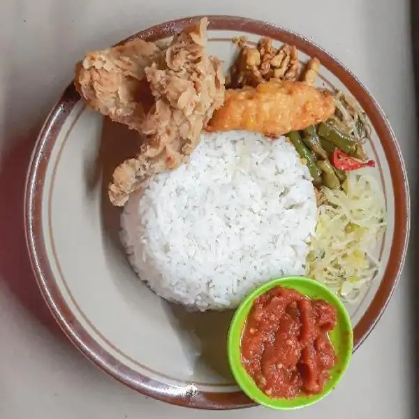 Nasi Campur Ayam Krispi | Warung Muslim Pak Kumis, Diponegoro