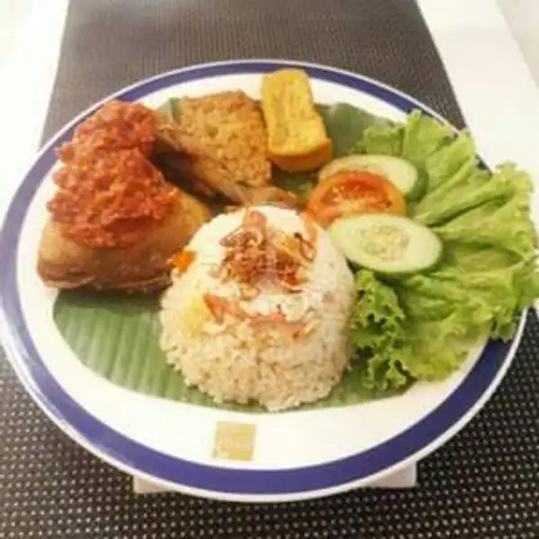 Nasi Liwet Ayam Krispi + Es Teh | Warung Nyai Tunah, Cut Mutia