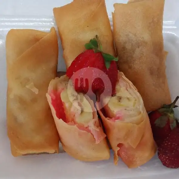 Spring Roll Banana Strawberry | Fresh Corner, Klojen
