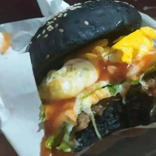 Black Burger With Egg  Dan Chesee | Burger Nadia