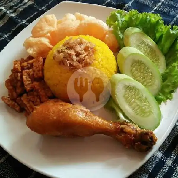 Nasi Kuning Ayam Goreng | Warung Seuhah Daviandra, Hegarmanah
