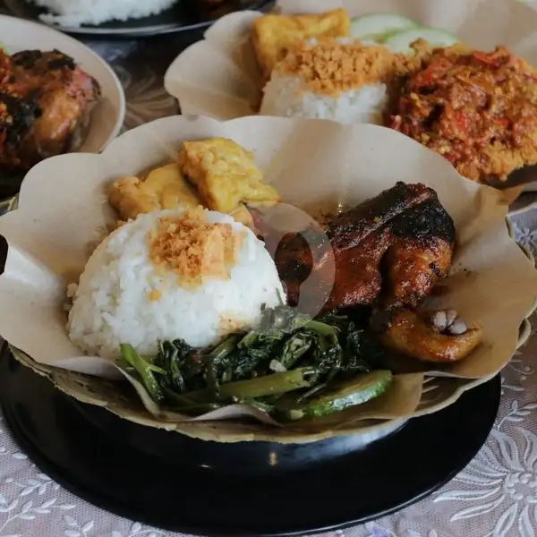 Ayam Kampung Bakar + Nasi | Ayam Goreng Nelongso, Dukuh Kupang