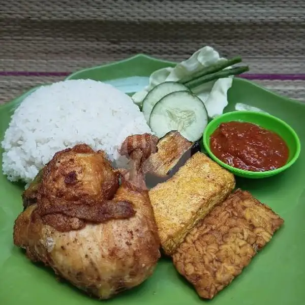 Paket Komplit Lalapan Ayam Paha | Paon Cobek, Denpasar