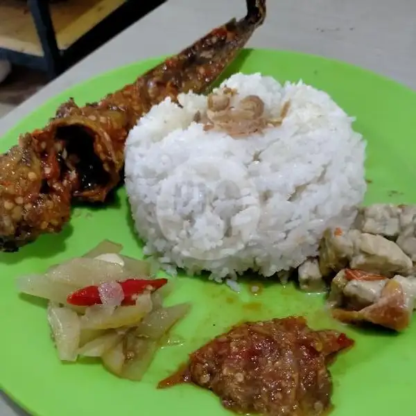 Nasi Campur Lele Sambal | Warung Makan Sosro Sudarmo, Nongsa