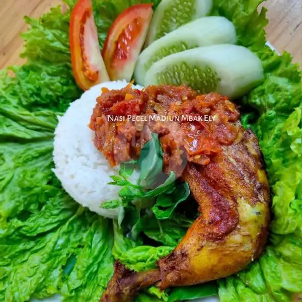 Ayam Penyet Sambel Tomat/Sambel Bawang | Nasi Pecel Pincuk Madiun Mbak Ely Nagrak 