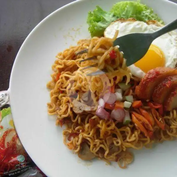 Indomie Goreng Special+telor.bakso Sosis Sayuran | Warnas Kemuning, Setrasari Mall