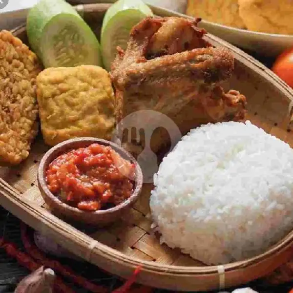 Paket Hemat Ayam Goreng+nasi ,tempe ,Lalapan, Sambel Terasi,kerupuk | Nasi Goreng 3 Saudara, Kalidoni