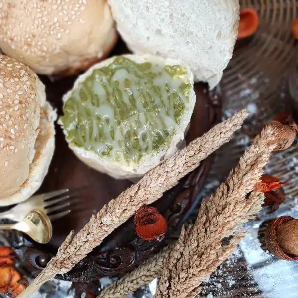 Greentea + Caramel + Susu | Roti Kukus Cirjak, Harjamukti