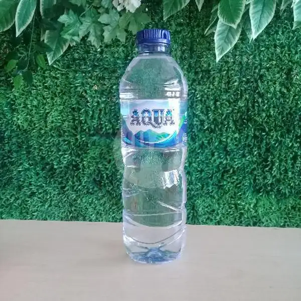Air Mineral Aqua | Trenz Resto & Cafe, Panam