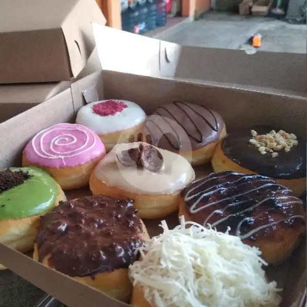 Donat Reguler Box 9 Pcs | Manjarasa Donuts & Drinks, Mertasinga Cilacap Utara