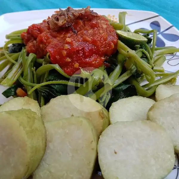 Tipat Plecing Kangkung Tomat | Plecing Kangkung Tlengis Khas Karangasem/Warung RGS Agung, Munduk Indah 